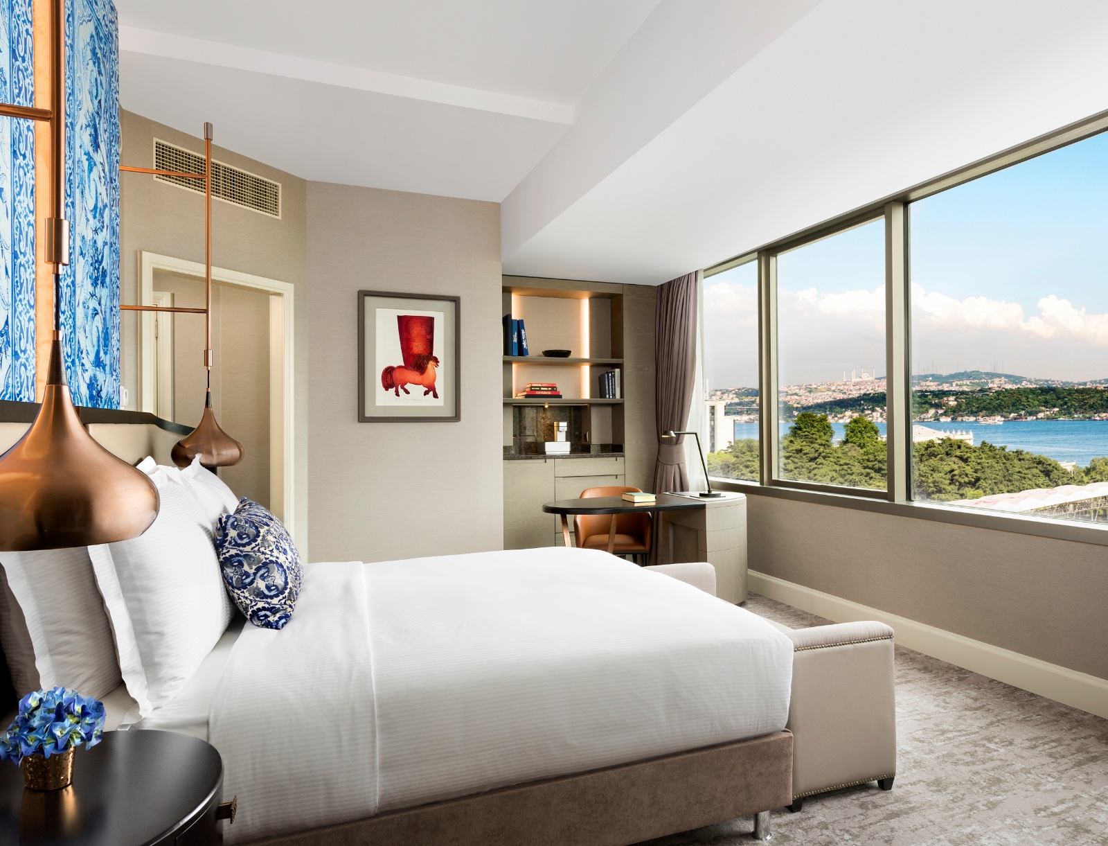 Boğaz'a Karşı Zamansız Bir Kaçış: Ritz-Carlton Istanbul